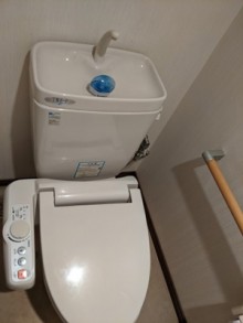 スッキリ落ち着いたトイレ空間に スッキリ落ち着いたトイレ空間に